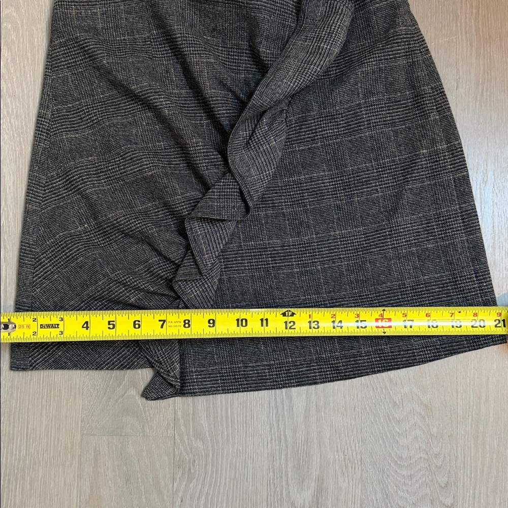 BP Gray Plaid Mini Skirt w/ asym ruffle, EUC,Sz M - Picture 8 of 9